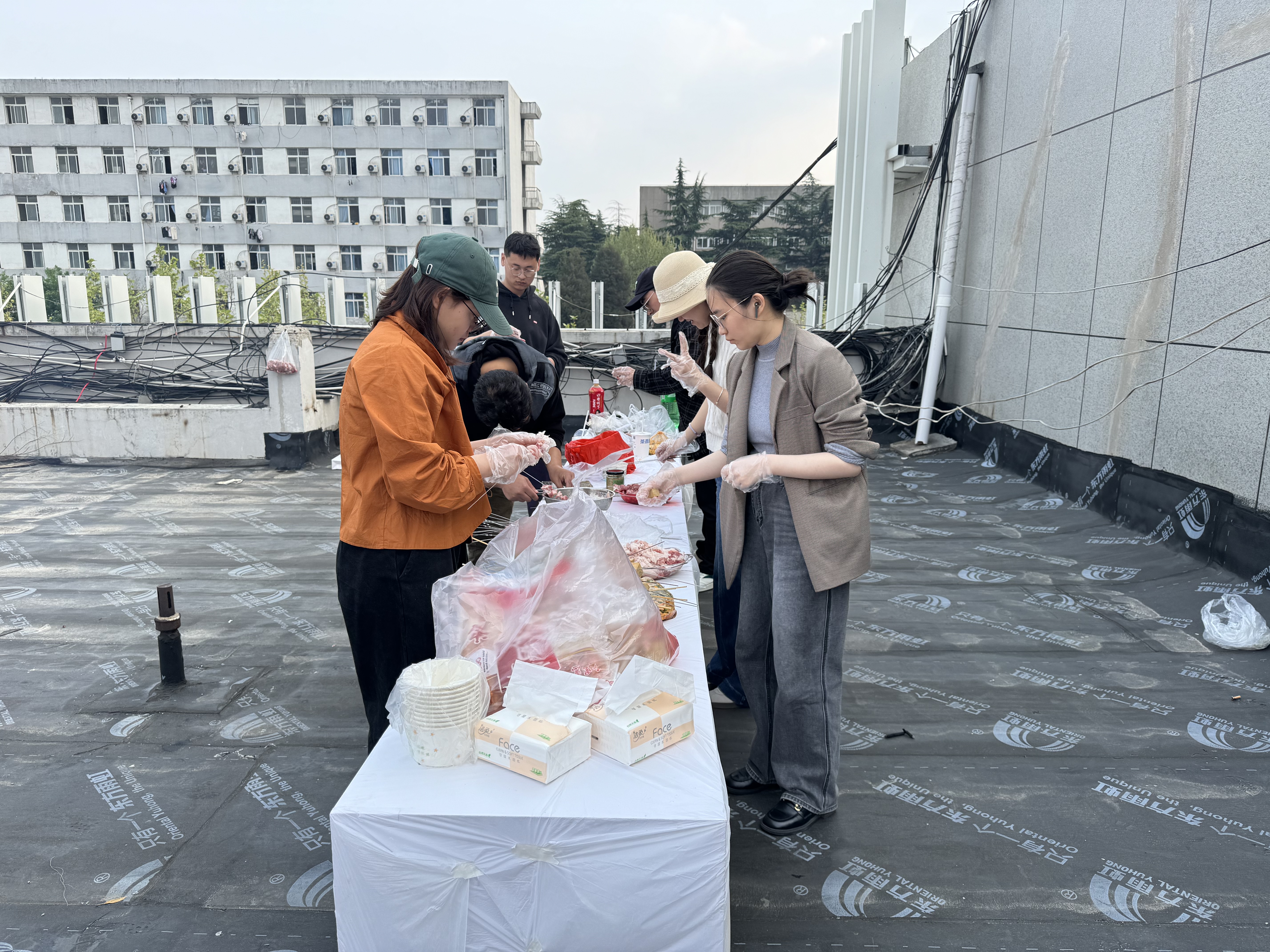 陽(yáng)光正暖，不負(fù)時(shí)光，一路向前，未來(lái)可期